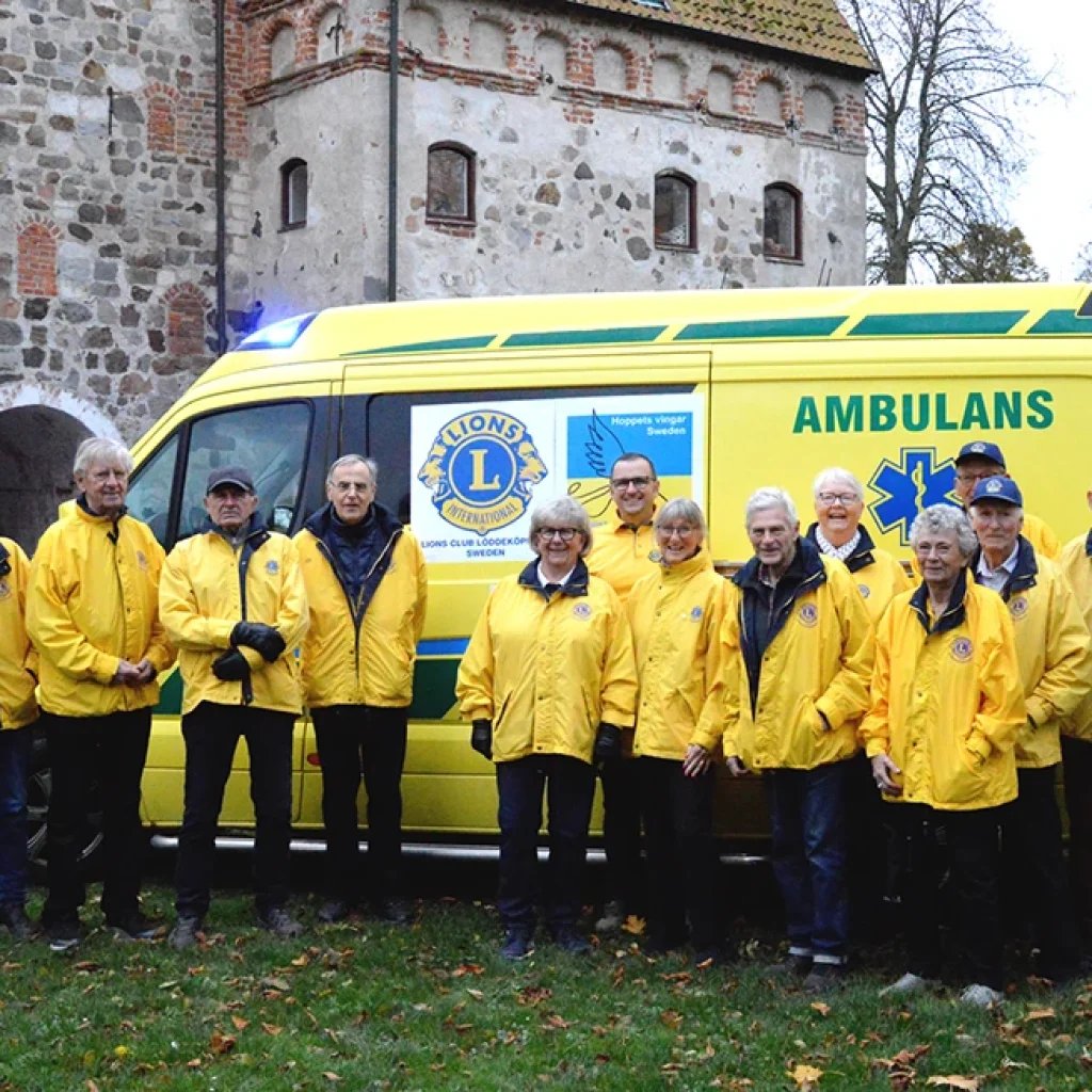 Ambulans levererad via Lions till Ukraina