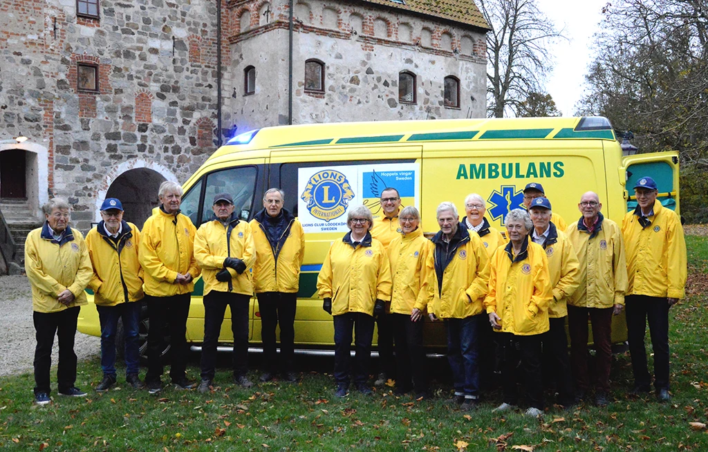 Ambulans levererad via Lions till Ukraina